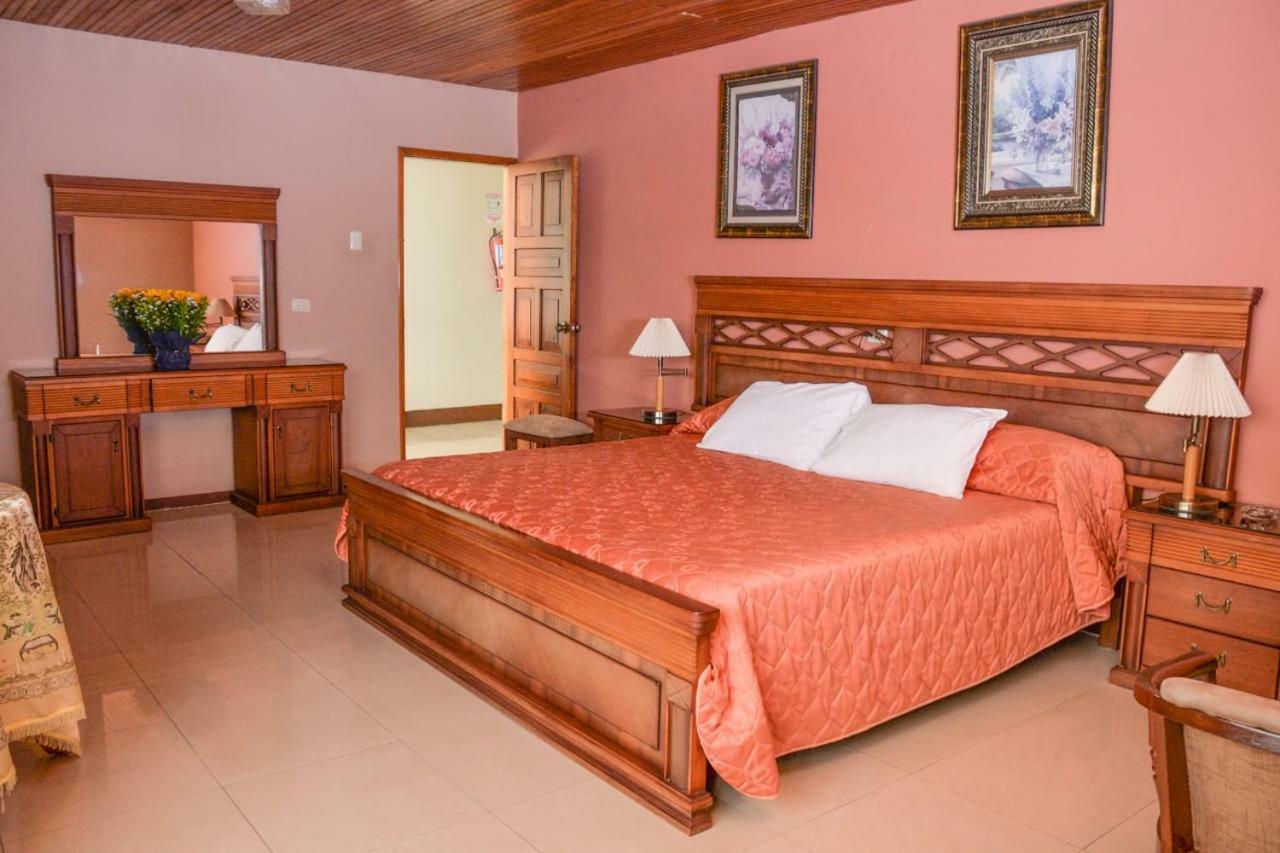 Hotel Olimpico En Quevedo エクステリア 写真